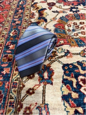 Gravata masculina de luxo Ermenegildo Zegna horizontal cinza listra rosa seda pura - Imagem 1 de 4