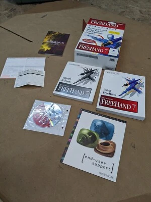 Vintage Macromedia Freehand Studio 7 Mac Software & Manual Lot - Image 1 of 4