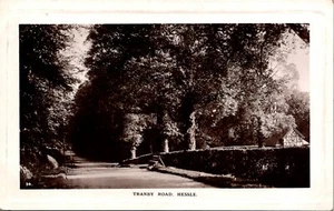 Tranby Road Hessle Yorkshire England geprägte Grenze RPPC - Bild 1 von 2