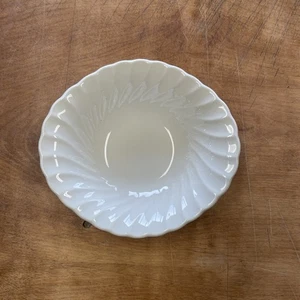 Sheffield USA KNOCHEN WEISS Schüssel mit Wirbel 7" 1 EA 7 verfügbar - Bild 1 von 2