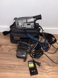 Sony CCD-TRV21 8mm Video8 Camcorder Camera VCR Player Video Transfer- Bundle - Picture 1 of 6