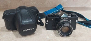 Cámara réflex Olympus OM-1 35 mm vintage con lente 50 mm F:1,8 F.Zuiko con estuche - Imagen 1 de 13