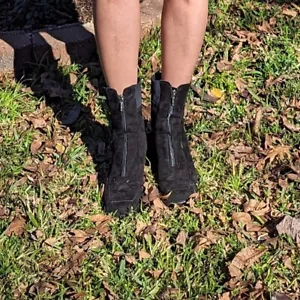 Aquatalia Square Toe Block Heel Suede Ankle Bootie Black 8.5 fall hip Front Zip - Picture 1 of 10