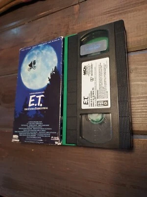 E.T. The Extra-Terrestrial VHS 1982 MCA UFO Alien Green Flap Factory - Image 1 of 2