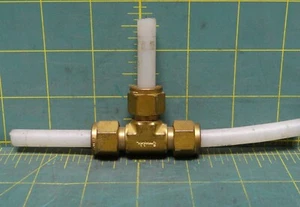 Brass B-600-3 Swagelok Tube Fitting, Union Tee, 3/8 in. Tube OD - Picture 1 of 3