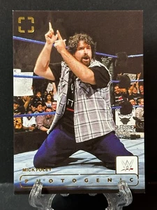 2024 Mick Foley Panini Photogenic WWE Base Card - Foto 1 di 2