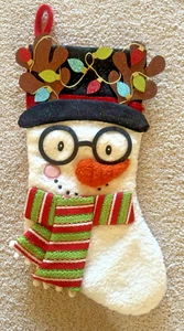 SCHNEEMANN TRÄGT BRILLE WEIHNACHTSSOCKE MIT APPLIZIERTEN LICHTERN ZUM AUFHÄNGEN AM MANTEL (38 - Bild 1 von 6