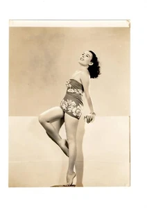 Lupita Tovar (1910-2016) Universal Pictures studio promotion photograph 0 tariff - Picture 1 of 5