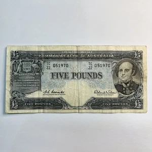 1960 (R50) £5 Five Pound Banknote - Fine + - Coombs / Wilson Reserve Bank - Picture 1 of 2