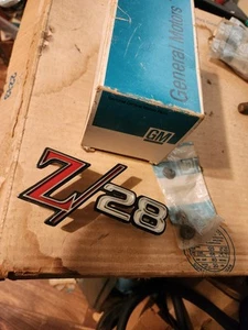 NOS GM 1968 Camaro Z28 Fender Emblem 3943255 - Picture 1 of 3