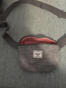 herschel supply co fanny pack Brand New. Never Used - Picture 1 of 4