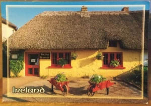 Postal irlandesa ADARE Inn Between Thatched Cottage Ireland Diggin John Hinde 1997 - Imagen 1 de 2