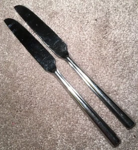CELLAR STAINLESS BENTLEY CLF41 2DINNER KNIVES Glossy Bevelled 8.75"KOREA printed - Picture 1 of 6