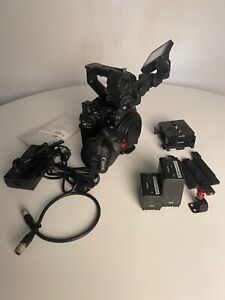 Canon C200B w/ LCD, Top & Base Plates, 2 batteries, Cfast adapter. Excellent Con