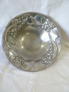 WILTON ARMETALE PEWTER ROUND SERVING BOWL~~9" DIAMETER - Picture 1 of 4