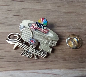 Pin's NBC SPORTS TENNIS WIMBLEDON Stadium 1999 - Imagen 1 de 4