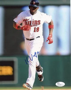 KENNYS  VARGAS  MINNESOTA TWINS  RED GLOVES  SIGNED AUTOGRAPHED 8X10 PHOTO  JSA  - Picture 1 of 1
