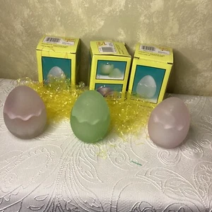 Frosted Glass Green And Pink eggs with lid Easter Tea Lights Candle Holders - Picture 1 of 5