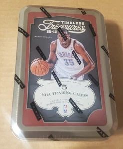 2012/13 PANINI TIMELESS TREASURES NBA BASKET HOBBY BOX LATTA DA CUSTODIA SIGILLATA - Foto 1 di 1