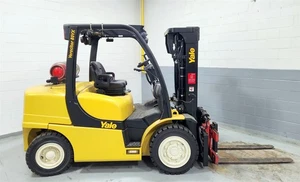 NICE! 2018 YALE GLP080VX 8000 LB LPG PNEUMATIC FORKLIFT 8,000 LB AIR TIRES - Picture 1 of 11