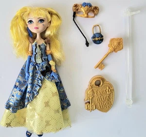 EVER AFTER HIGH BLONDIE LOCK ANGEZOGENE PUPPE, ZUBEHÖR, STÄNDER - Bild 1 von 3