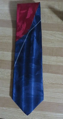 J. Ferrar Men's 100% Silk/ 100% Seda Necktie Made in Italy - Image 1 of 4