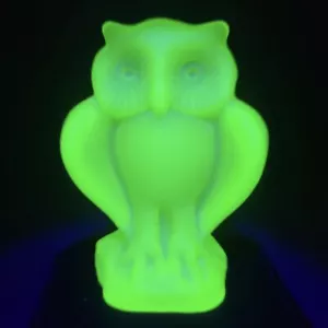 Uranium Glass Owl Frosty Vaseline Matte Yellow Glass Figurine Art Deco - Picture 1 of 11