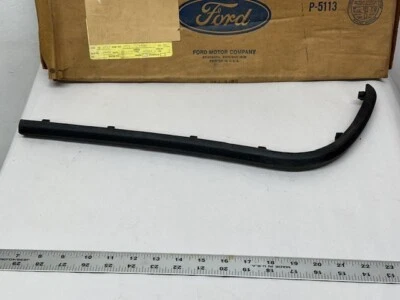 Tira de impacto del parachoques trasero izquierdo Ford Pinto 1977-1978 | OEM D7FZ-17K832-A Foto 1 de 4