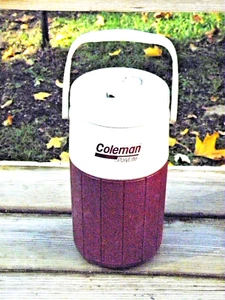 Vintage 1990s Coleman Polylite 1/2 Gallon Water Cooler Jug 5590 Burgundy & White - Picture 1 of 9