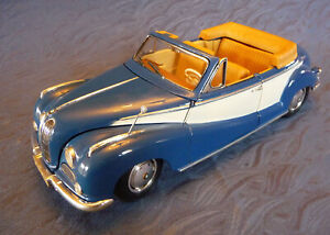 Voiture miniature au 1/18: superbe BMW 502 cabriolet 1955 de Maisto.