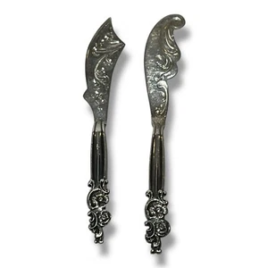 2 Antique 925 Sterling Silver Curved Etched Ornate Butter Spreaders Butterknife - Picture 1 of 7