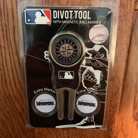 MLB Seattle Mariners divot tool with magnetic ball marker Cover
