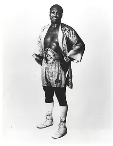 JOE FRAZIER 8X10 PHOTO BOXING PICTURE B/W WITH BELT & ROBE - Picture 1 of 1
