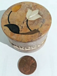 Fetco India Carved Soapstone Trinket Box Mother Of Pearl Flower Inlay 2.25 Inch - Picture 1 of 5