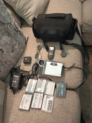 Sharp VL-AH151 Viewcam Hi-8 Analog Camcorder 400 x Digital Zoom Tested/Working - Image 1 of 4