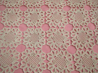 Napperon ancien crochet fait main 63 X 63 cm écru - Photo 1/4