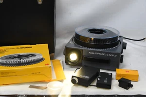 Kodak Carousel S-AV 2000 35mm Film Slide Projector + Timer & IR Cordless Remote - Picture 1 of 20