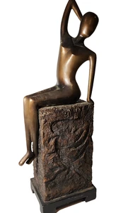 Bronze Statue eleganter sitzender Akt gesichtslose Frau 23 in H strukturierter Harzsockel - Bild 1 von 15