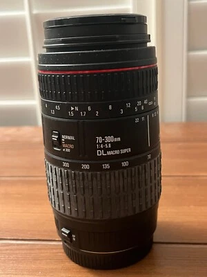 Sigma DL MACRO SUPER LENS  1:4-5:6 70-300mm - Image 1 of 4