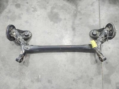 Задняя торсионная ось 12–17 Hyundai Accent — барабанные тормоза от оригинального производителя 551001R201 - Изображение 1 из 4