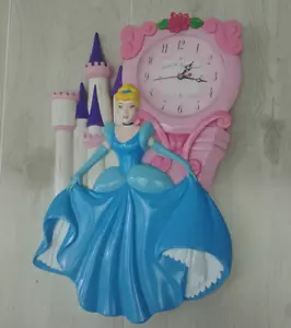 AUSVERKAUF Vintage Disney Cinderella Wanduhr Schloss Glaube an deine Träume 14" - Bild 1 von 3