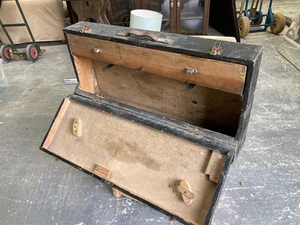 Vintage 1950s Handmade Black Painted Wooden Carpenters Tool Box with Drawer - Imagen 1 de 9