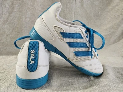 Kids U.S. Zapatillas Adidas Salas talla 12,5 blancas y azules. ¡En gran forma! Foto 1 de 4