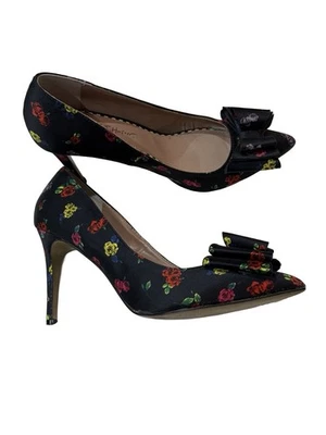 Betsy Johnson shoes Size 8 Black Floral Heels Pumps Pointed Bow Closed Toe - Image 1 of 4