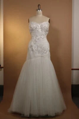 Vestido de novia alfred angelo, blanco, estilo sirena, material de tul, tren largo Foto 1 de 4