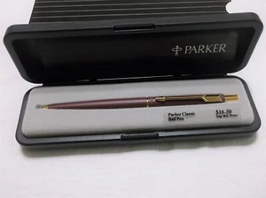 PENNA A SFERA PARKER CLASSIC BORDEAUX E ORO / NUOVA CON SCATOLA / MADE IN USA / 68032 - Foto 1 di 12