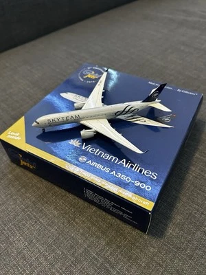 Gemini Jets Vietnam Airlines Airbus A350-900 Diecast Model Plane 1:400 Scale - Image 1 of 4