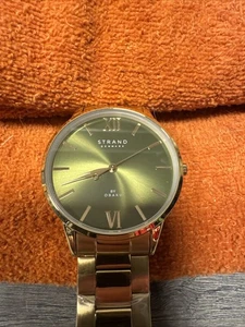 Reloj Strand by Obaku Para Hombre Esfera Oliva Tono Dorado S747GXGESG- DNO Batería Nueva - Imagen 1 de 8