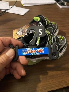 Jurassic Park Boys Light Up Sneakers Size 5 Hook & Loop  - Picture 1 of 4