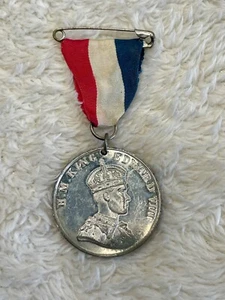 👑 1937 King Edward VIII Coronation Commemorative Medal – Rare Historic Memento - Photo 1/4